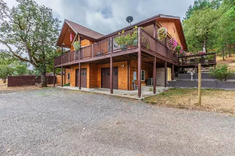 5787 Rogue River Dr, Eagle Point, OR 97524 photo 4