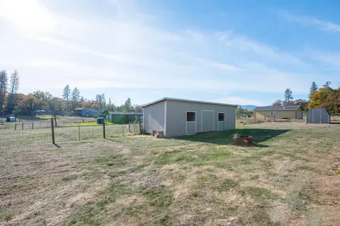 11751 Dixie Rd, Central Point, OR 97502 photo 7