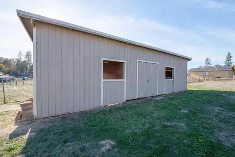 11751 Dixie Rd, Central Point, OR 97502 photo 9