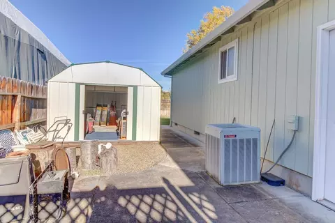 205 Willow Bend Way, Central Point, OR 97502 photo 23