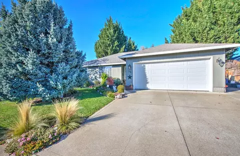 79 Osprey Dr, Eagle Point, OR 97524 photo 1