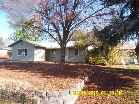 235 S Buchanan Ave, Eagle Point, OR 97524 photo 2