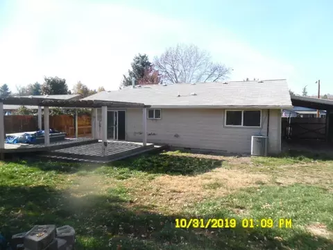 235 S Buchanan Ave, Eagle Point, OR 97524 photo 3
