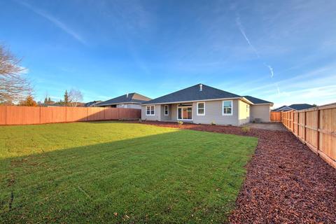 1015 Arrowhead Trl, Eagle Point, OR 97524 photo 3