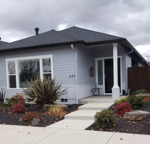 441 S Haskell St, Central Point, OR 97502 photo 1