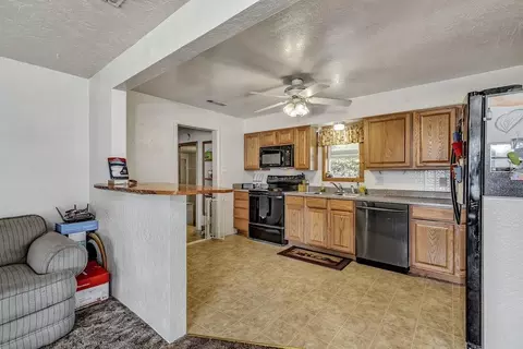 208 Jason St, Eagle Point, OR 97524 photo 9