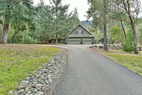 6725 Old Stage Rd, Central Point, OR 97502 photo 1