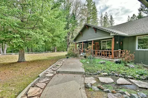 6725 Old Stage Rd, Central Point, OR 97502 photo 4