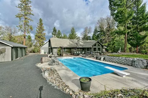 6725 Old Stage Rd, Central Point, OR 97502 photo 2