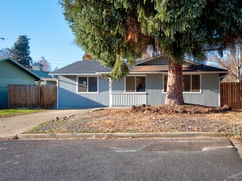 638 Talbot St, Eagle Point, OR 97524 photo 1