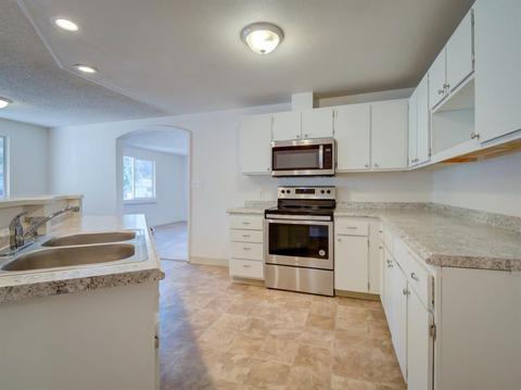 638 Talbot St, Eagle Point, OR 97524 photo 4