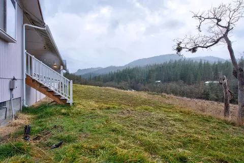 10691 E Antelope Rd, Eagle Point, OR 97524 photo 2