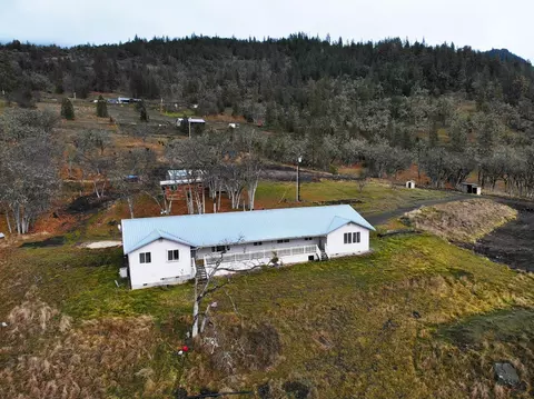 10691 E Antelope Rd, Eagle Point, OR 97524 photo 3