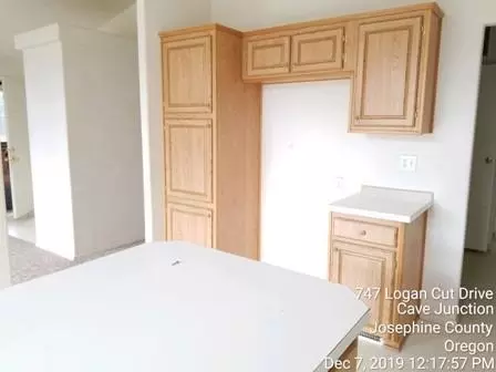 747 Logan Cut Dr, Cave Junction, OR 97523 photo 5
