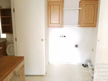 747 Logan Cut Dr, Cave Junction, OR 97523 photo 6