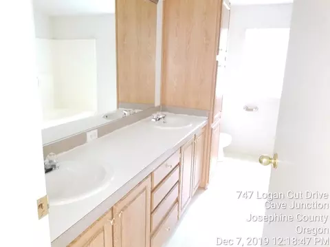 747 Logan Cut Dr, Cave Junction, OR 97523 photo 8