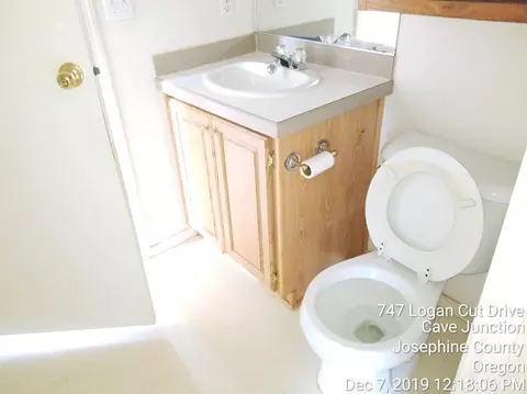 747 Logan Cut Dr, Cave Junction, OR 97523 photo 7