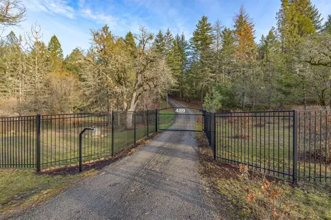 489 Derby Rd, Eagle Point, OR 97524 photo 1