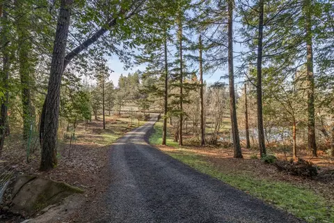 489 Derby Rd, Eagle Point, OR 97524 photo 5
