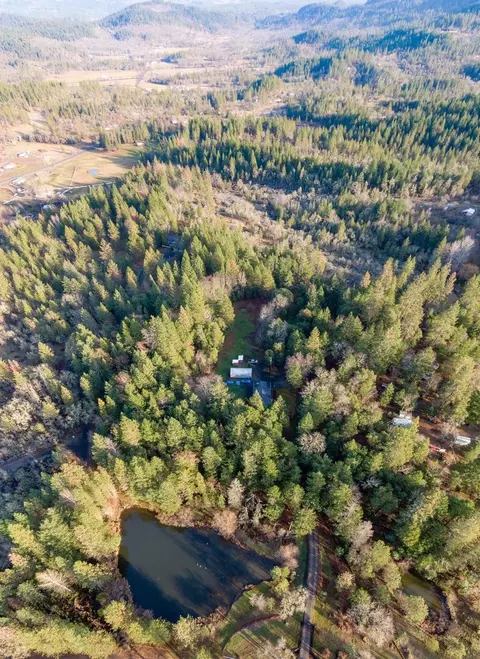 489 Derby Rd, Eagle Point, OR 97524 photo 2