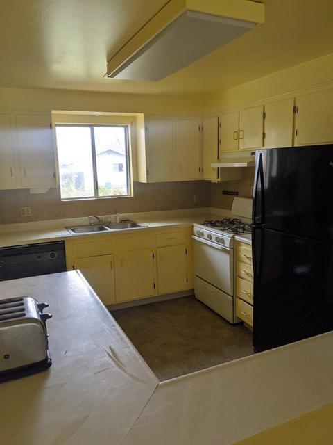 540 Elm Way, Eagle Point, OR 97524 photo 2