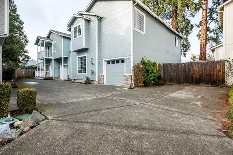667 Shadow Way, Central Point, OR 97502 photo 1