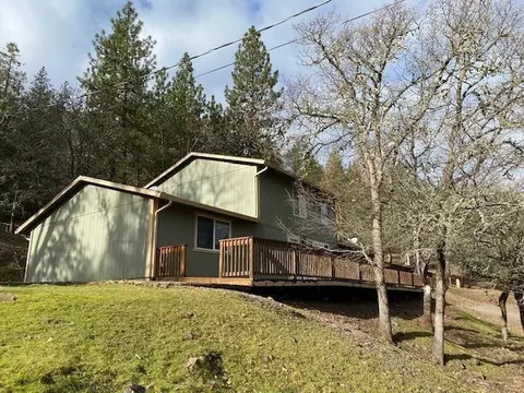 8000 E Antelope Rd, Eagle Point, OR 97524 photo 2
