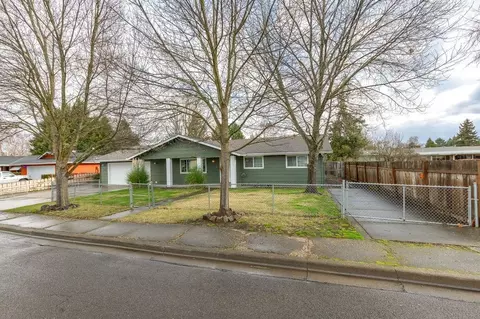 1135 Freeman Rd, Central Point, OR 97502 photo 2