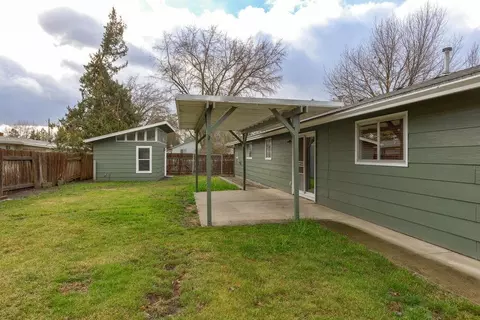 1135 Freeman Rd, Central Point, OR 97502 photo 9