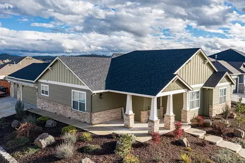 1014 Stonewater Dr, Eagle Point, OR 97524 photo 3