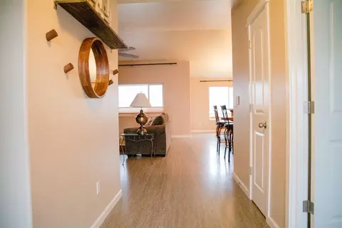 557 N Heights Dr, Eagle Point, OR 97524 photo 2