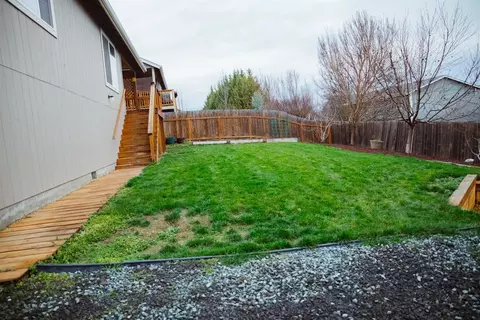 557 N Heights Dr, Eagle Point, OR 97524 photo 30