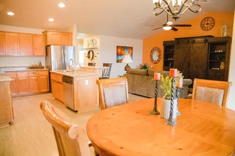 557 N Heights Dr, Eagle Point, OR 97524 photo 11