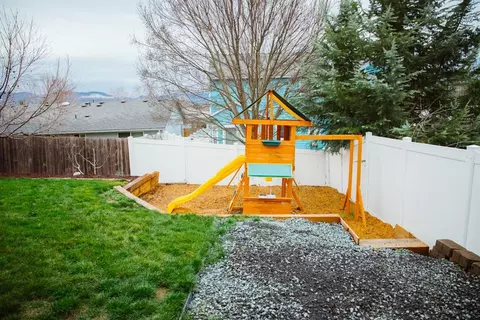 557 N Heights Dr, Eagle Point, OR 97524 photo 28