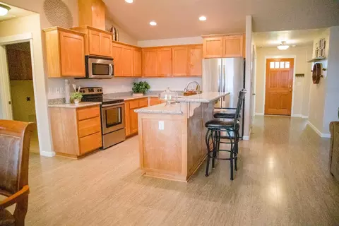 557 N Heights Dr, Eagle Point, OR 97524 photo 9