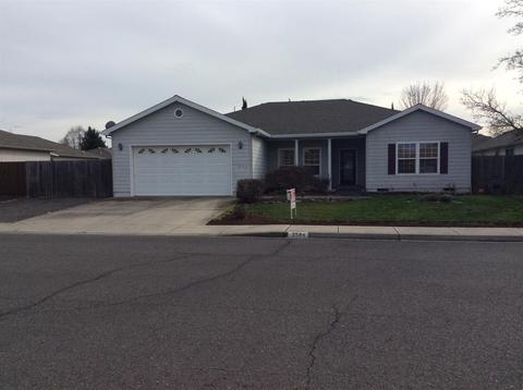 2584 Devonshire Pl, Central Point, OR 97502 photo 1