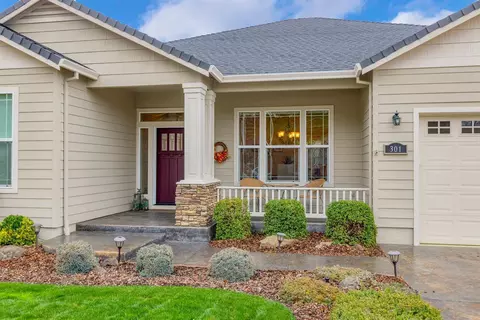 301 Arrowhead Trl, Eagle Point, OR 97524 photo 4