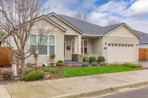 301 Arrowhead Trl, Eagle Point, OR 97524 photo 1