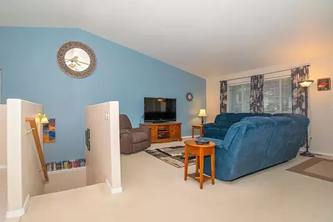 466 Phyllis Dr, Eagle Point, OR 97524 photo 5