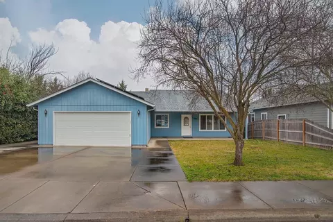 466 Phyllis Dr, Eagle Point, OR 97524 photo 1