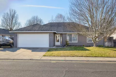 13 Osprey Dr, Eagle Point, OR 97524 photo 1