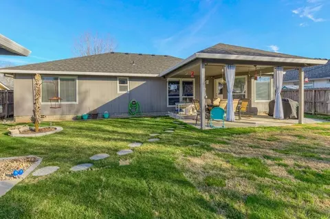 13 Osprey Dr, Eagle Point, OR 97524 photo 3