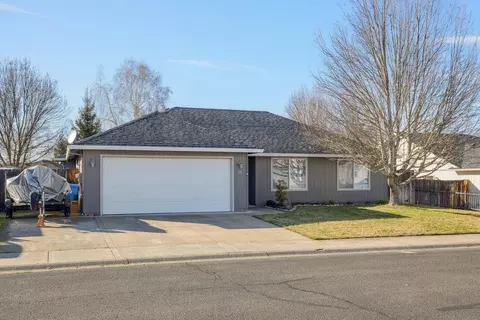 13 Osprey Dr, Eagle Point, OR 97524 photo 2