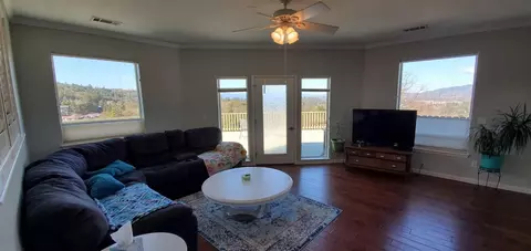 1565 Panoramic Loop, Grants Pass, OR 97527 photo 10