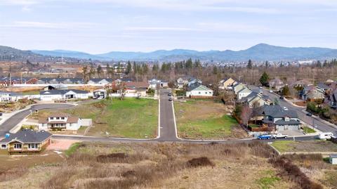 153 Oak Point Dr, Eagle Point, OR 97524 photo 1