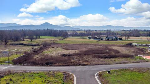 152 Oak Point Dr, Eagle Point, OR 97524 photo 3