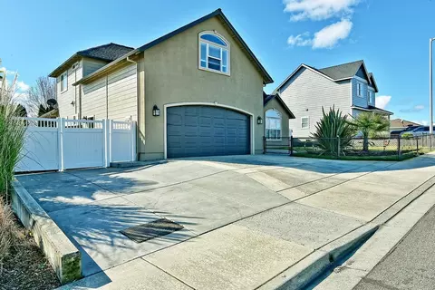 887 Ridgeview Dr, Eagle Point, OR 97524 photo 2