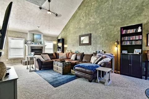 887 Ridgeview Dr, Eagle Point, OR 97524 photo 3