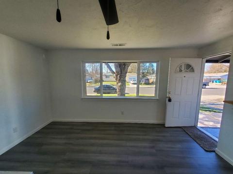 14 N Buchanan Ave, Eagle Point, OR 97524 photo 3
