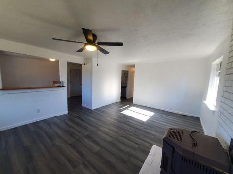 14 N Buchanan Ave, Eagle Point, OR 97524 photo 4